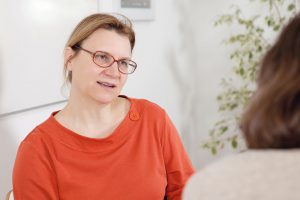 Karin Heitzmann im Gespräch mit Andrea Rogy. (Foto: Nurith Wagner-Strauss)