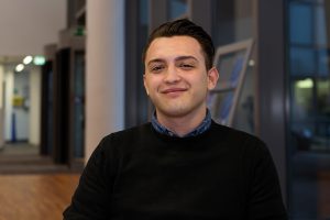 Sebastian Idinger, 18, absolviert eine Lehre zum Industriekaufmann bei SIEMENS. Foto: Nurith Wagner-Strauss